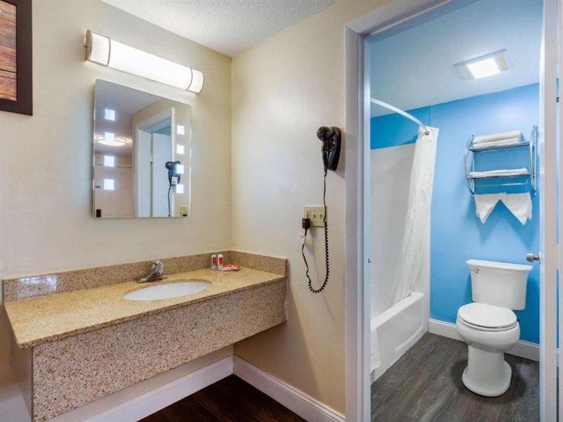 Econo Lodge By Choice - Cape Cod West Yarmouth Buitenkant foto