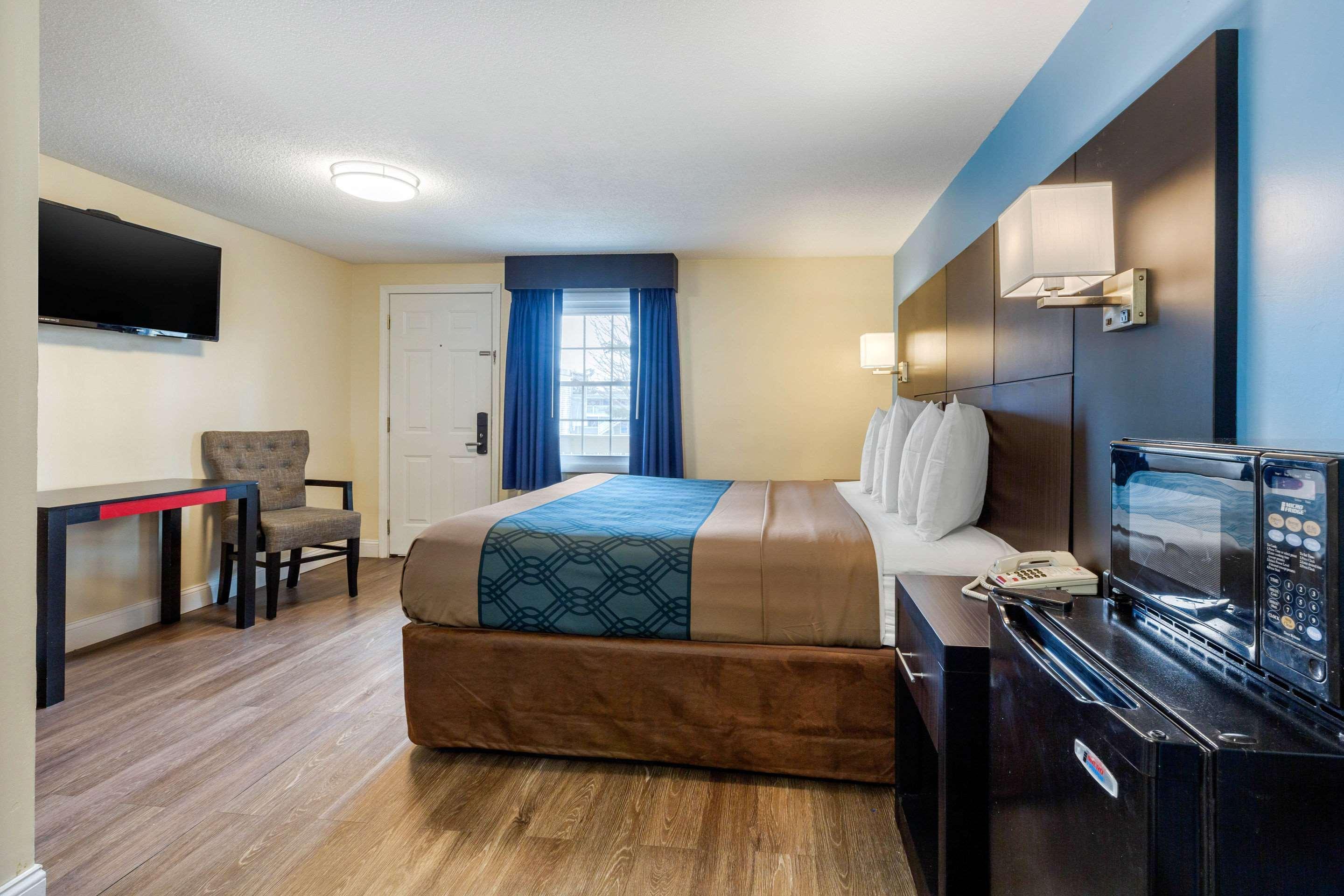 Econo Lodge By Choice - Cape Cod West Yarmouth Buitenkant foto