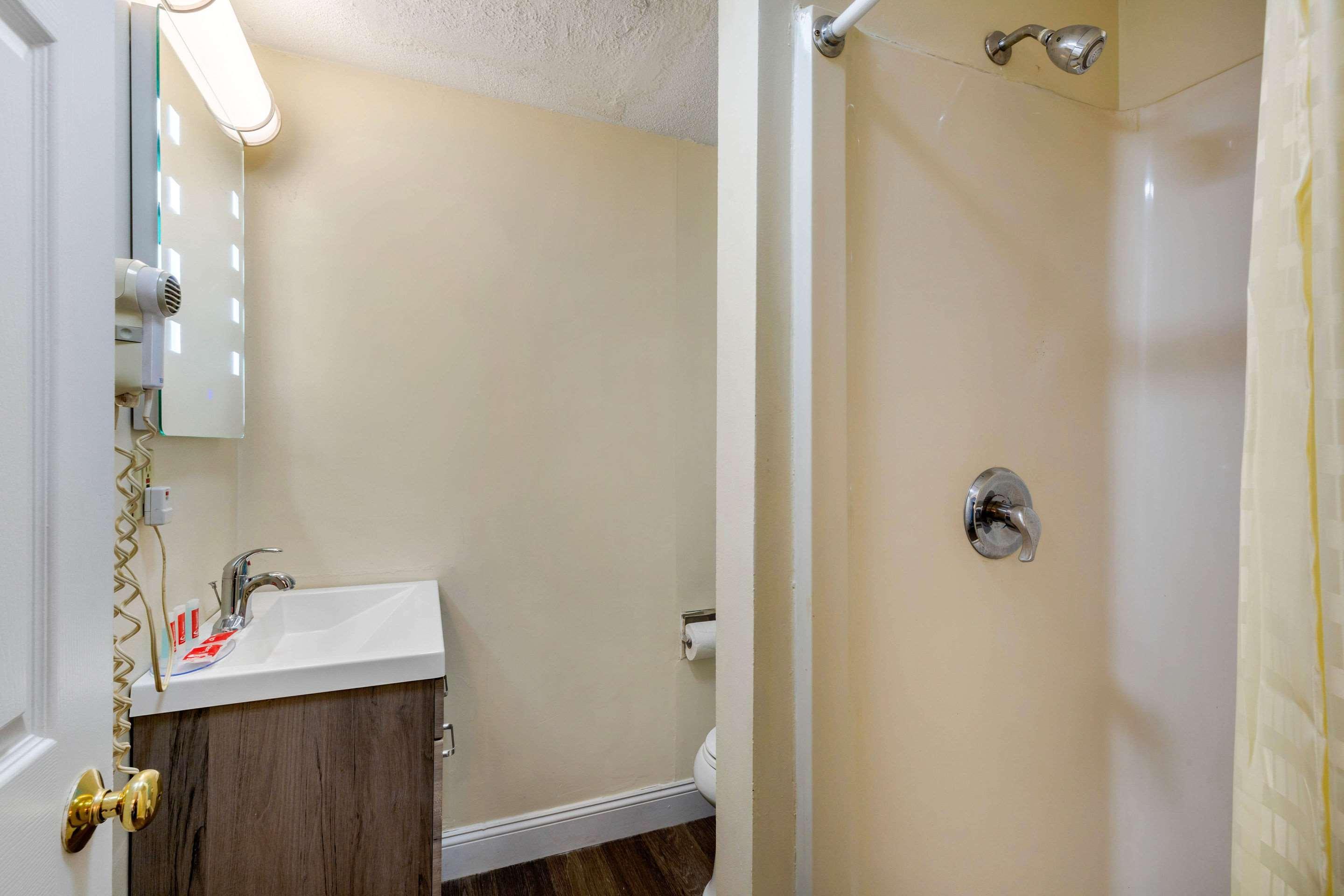 Econo Lodge By Choice - Cape Cod West Yarmouth Buitenkant foto